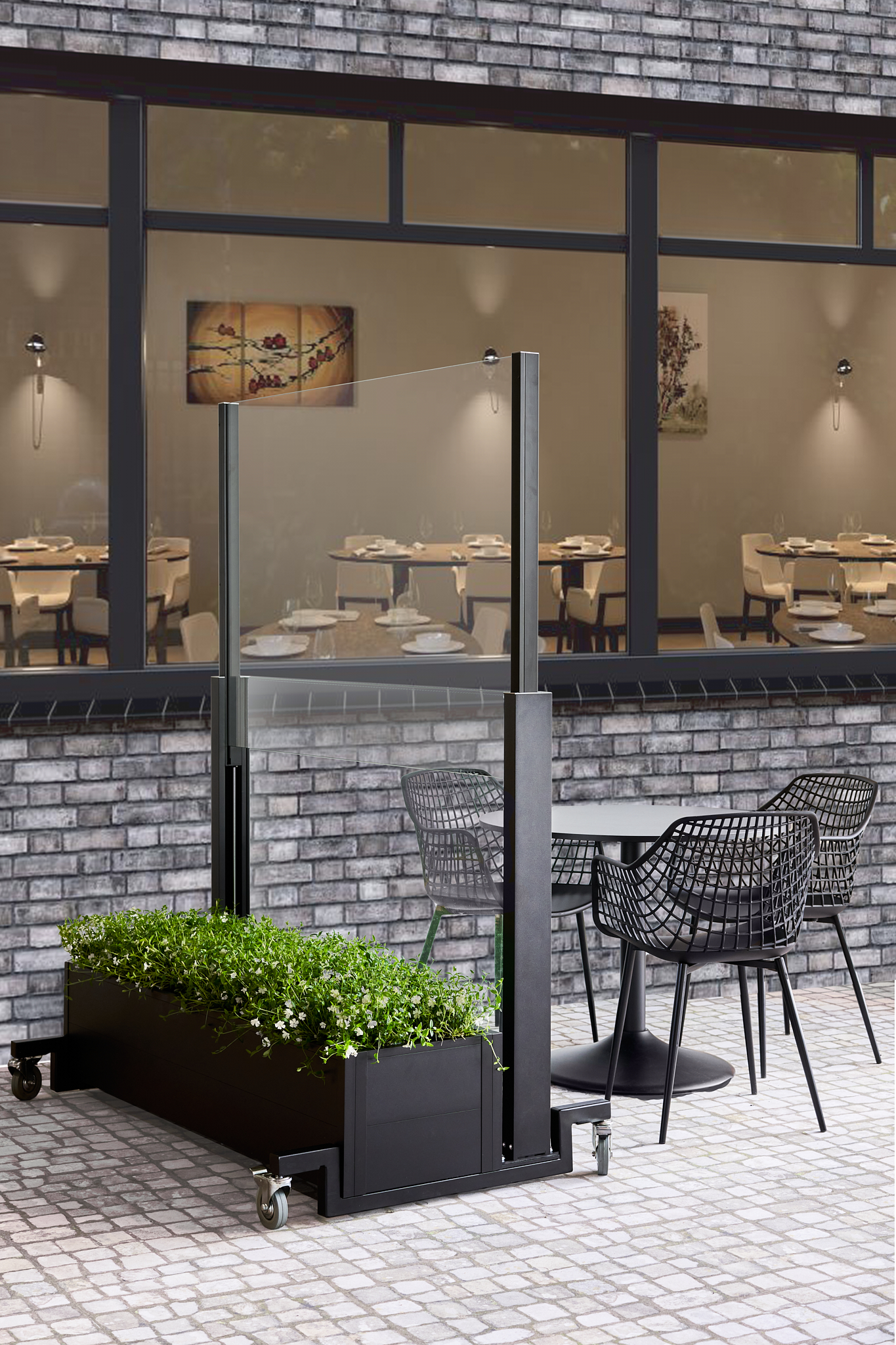 Windschutz mit Pflanzgefäß